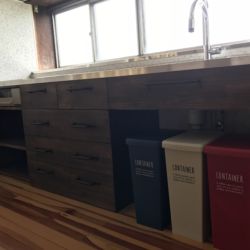 アイアンの取っ手がお洒落な引き出し。収納等の仕様もご相談下さい。