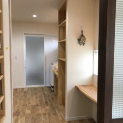 扉を開ければお風呂まで一直線です。家族動線からの間取り設計もお任せ下さい。