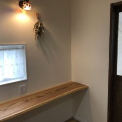 一枚板の家事スペース。