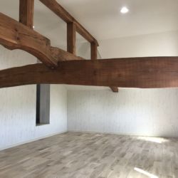 構造材の梁も磨けば綺麗に大変身♪