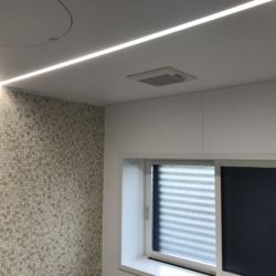 ホコリが溜らないLEDのライン照明は見た目やお手入れ、省エネ効果もバッチリ♪
